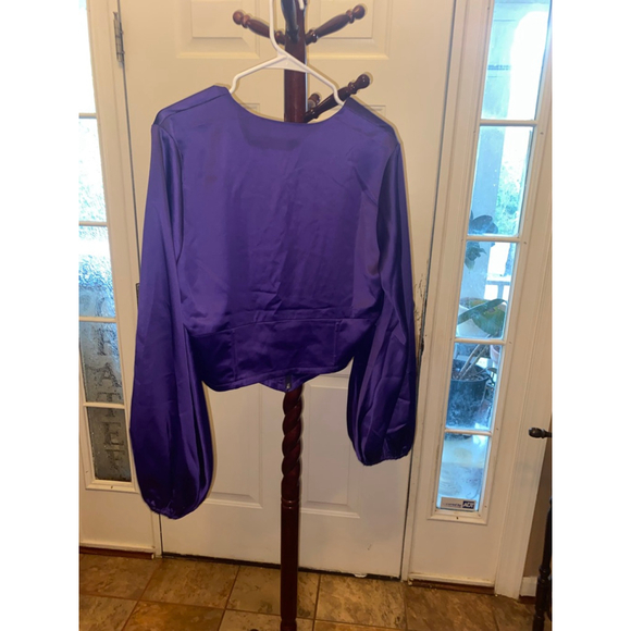 Women's AKIRA Purple Satin Deep V-Neck Blouse XL - Picture 7 of 7